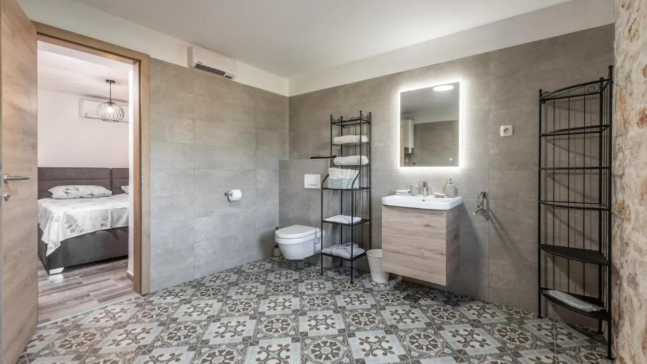 Villa Francesca 0*, Radini